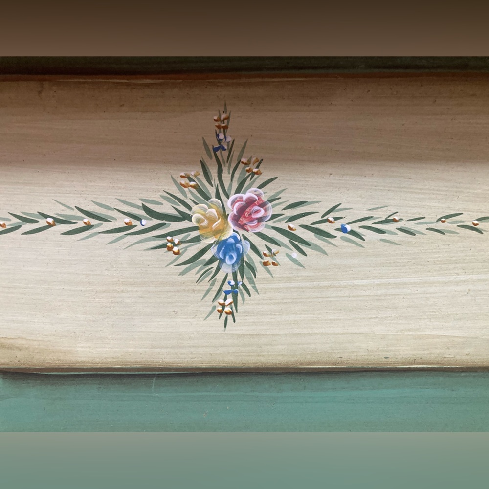Hand-painted wood tray with handles - Picture 2 of 6